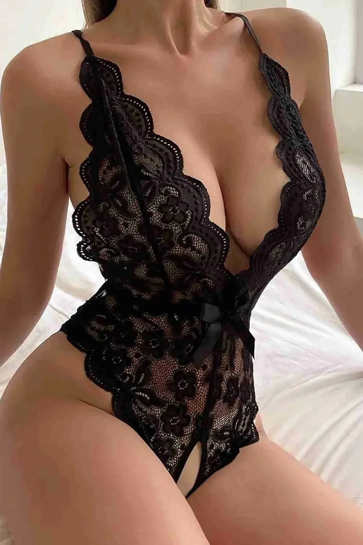 For Dreams 8458 Fantezi Dantelli Özel Bölgesi Açık Bodysuit